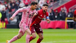 Toronto FC midfielder Jonathan Osorio (21) and Inter Miami CF midfielder Lionel Messi (10) vie for control of the ball during second half MLS soccer in Toronto. (Frank Gunn/THE CANADIAN PRESS)