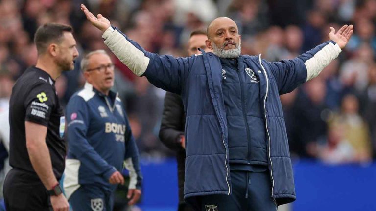 West Ham's head coach Nuno Espirito Santo reacts during the Premier League soccer match between West Ham and Arsenal. (Ian Walton/AP)