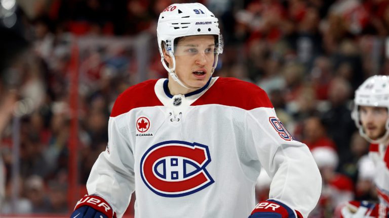 Montréal Canadiens' Oliver Kapanen (91) waits for a face-off against the Carolina Hurricanes during the first period of an NHL hockey game in Raleigh, N.C., Sunday, March 29, 2026. (Karl DeBlaker/AP)