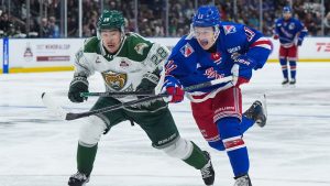 Everett Silvertips' Mattias Uyeda (28) and Kitchener Rangers' Cameron Arquette (11) skate after the loose puck during the second period of a Memorial Cup hockey game, in Kelowna, B.C., on Monday, May 25, 2026. (Darryl Dyck/THE CANADIAN PRESS)