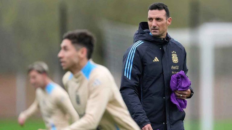 Argentina's coach Lionel Scaloni leads a training session ahead of a World Cup 2026 qualifying soccer match. (Gustavo Garello/AP)