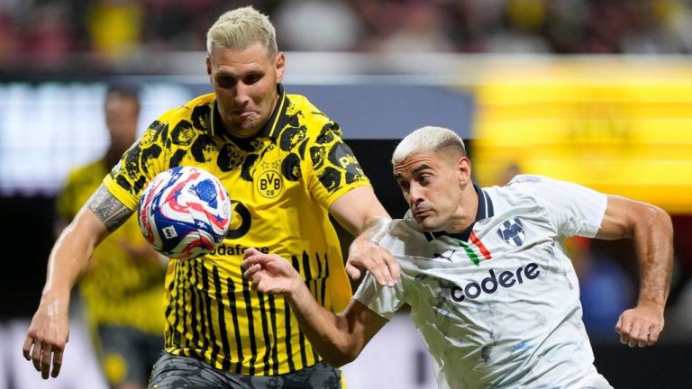 Monterrey's German Berterame and Borussia Dortmund's Niklas Sule battle during the Club World Cup round of 16 soccer match between Borussia Dortmund and CF Monterrey in Atlanta, on July 1, 2025. (Brynn Anderson/AP)