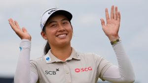 Jeeno Thitkul, of Thailand, waves to the crowd after winning the Mizuho Americas Open golf tournament, Sunday, May 10, 2026, in West Caldwell, N.J. (Seth Wenig/AP Photo)