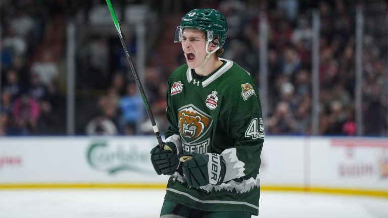 Everett Silvertips' Jaxon Pisani (43) celebrates his goal during the first period of a Memorial Cup hockey game against the Kelowna Rockets, in Kelowna, B.C., on Wednesday, May 27, 2026. (Darryl Dyck/CP)