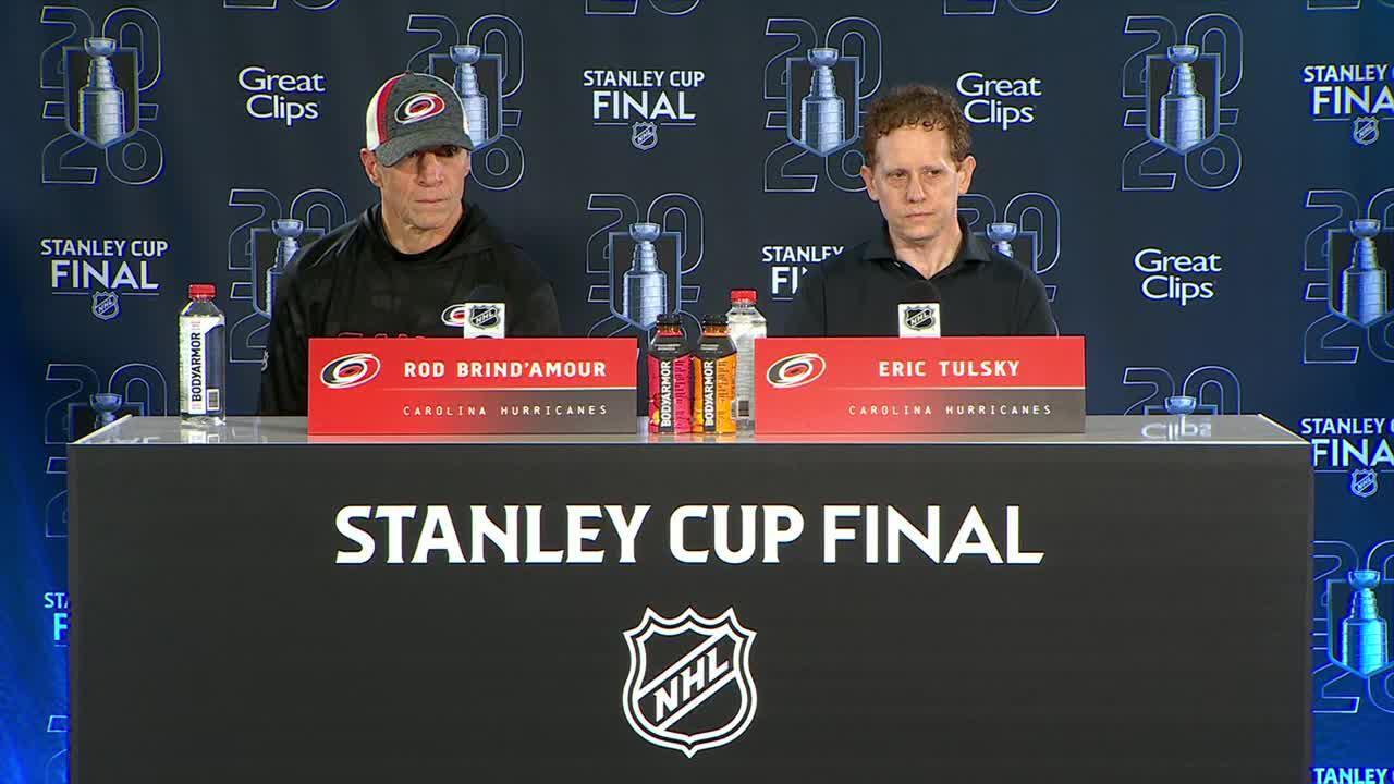 Brind'Amour skämtar om Marner-ryktena till Carolina