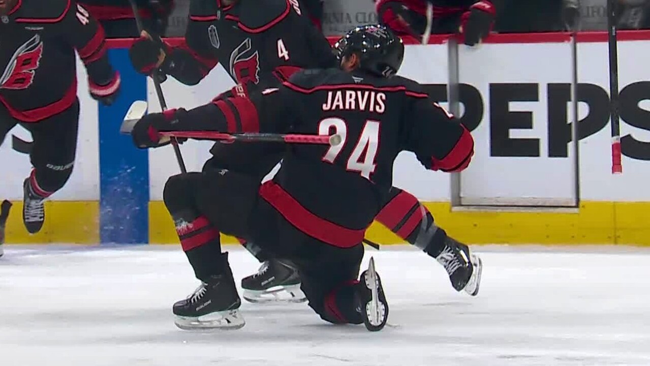 Jarvis avgör i förlängning – Carolina kvitterar Stanley Cup-finalen