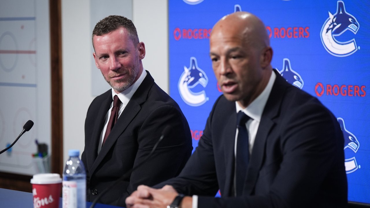 Manny Malhotra imponerade vid första presskonferensen som Canucks-tränare