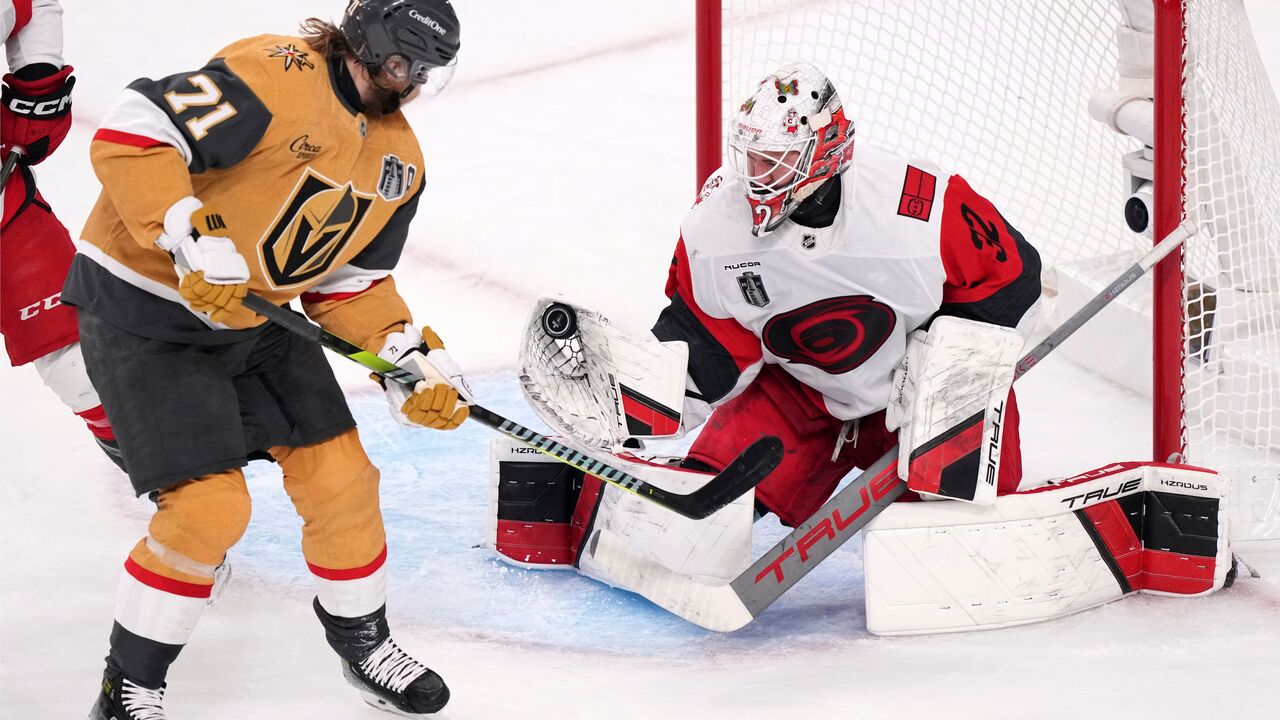 Bussi och Staal ledde Carolina till seger i Stanley Cup-finalens fjärde match