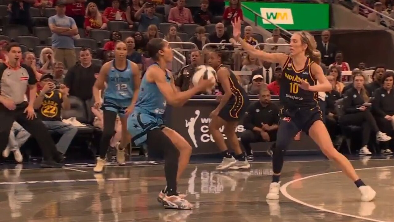 Skys Diggins Knocks Down Contested Three To Force Overtime Vs Fever
