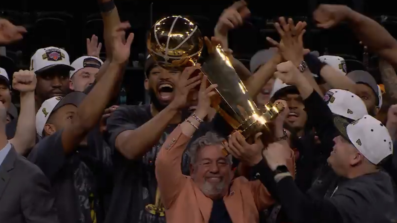 Knicks presented with Larry O’Brien trophy, Brunson named Finals MVP