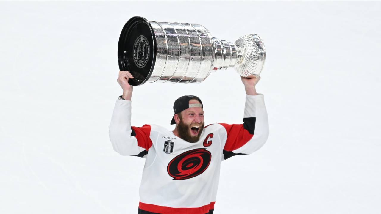Brind'Amour hyllar Conn Smythe-vinnaren Jordan Staal: "Han bar laget"