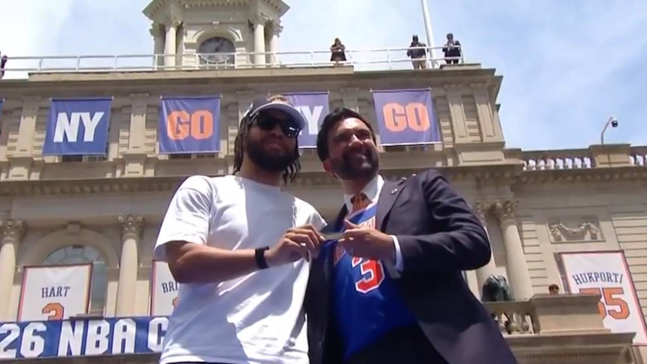 Knicks presented with keys to city by New York City Mayor Zohran Mamdani