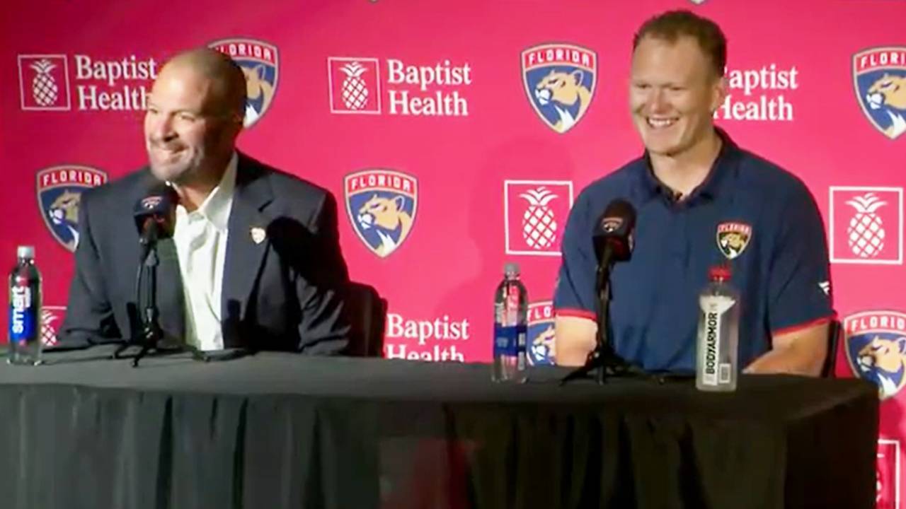 Brady Tkachuk presenterad i Florida efter blockbustertrade med Ottawa