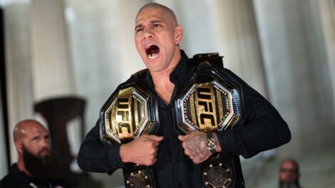 Alex-Pereira-holds-his-UFC-belts-at-a-UFC-news-conference-at-the-Lincoln-Memorial,-ahead-of-an-event-on-the-South-Lawn-of-the-White-House-in-Washington