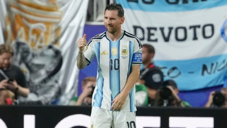 Argentina's Lionel Messi (10) reacts after scoring his third goal during the World Cup Group J soccer match between Argentina and Algeria in Kansas City, Mo., Tuesday, June 16, 2026. (Ed Zurga/AP)
