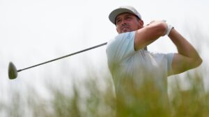 Bryson DeChambeau watches his tee shot on the 12th hole during the second round of the U.S. Open golf tournament at Shinnecock Hills Golf Club in Southampton, N.Y., Friday, June 19, 2026.(AP Photo/Seth Wenig)