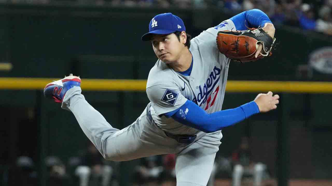 Ohtani dominates on mound, at plate as Dodgers rout Diamondbacks
