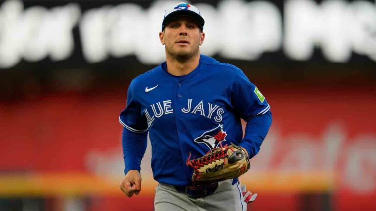 Toronto Blue Jays center fielder Daulton Varsho (5) euns in the second inning of a baseball game against the Atlanta Braves, Wednesday, June 3, 2026, in Atlanta. (Mike Stewart/AP)
