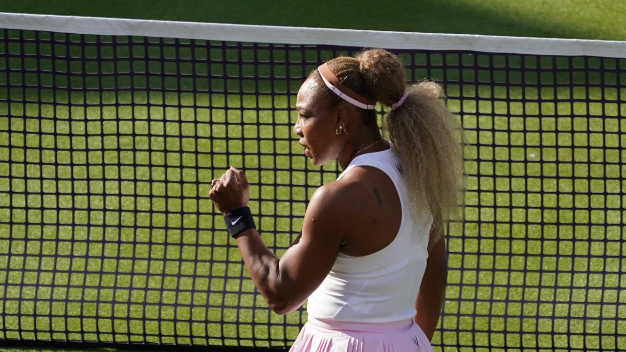 Serena smashes forehand winner early in first action in nearly four years