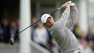 Rory McIlroy, of Northern Ireland, watches his tee shot on the 14th hole during the first round of the U.S. Open golf tournament at Shinnecock Hills Golf Club in Southampton, N.Y., Thursday, June 18, 2026.(Gerald Herbert/AP)