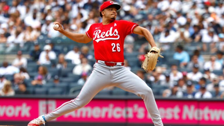 Cincinnati Reds pitcher Chase Burns throws against the New York Yankees during the first inning of a baseball game, Sunday, June 21, 2026, in New York. (AP Photo/Noah K. Murray)