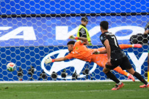 Canada's Stephen Eustaquio (7) scores the match-winning goal against South Africa in the round of 32 at the FIFA World Cup. (Manu Fernandez/AP)
