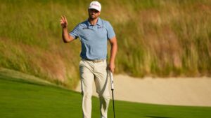 Wyndham Clark waves after his putt on the 18th hole during the first round of the U.S. Open golf tournament at Shinnecock Hills Golf Club in Southampton, N.Y., Thursday, June 18, 2026.(AP Photo/Gerald Herbert)