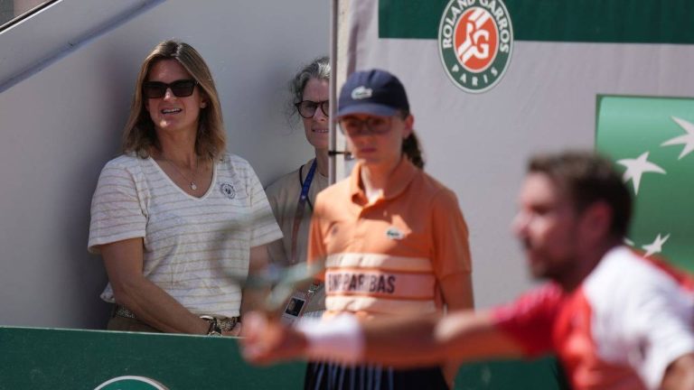 Roland Garros tournament director and former tennis star Amelie Mauresmo, left, watches as Stan Wawrinka of Switzerland, right, returns to Jesper De Jong of the Netherlands during their first round men's singles tennis match at the French Open tennis tournament in Paris, Monday, May 25, 2026. (Thibault Camus/AP)