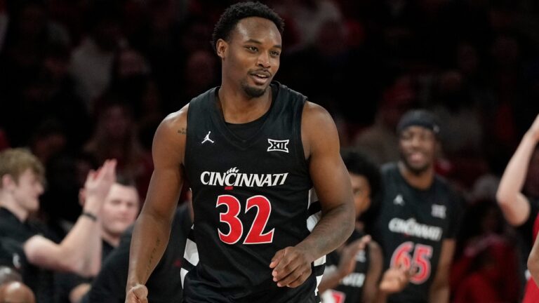 Cincinnati forward Jalen Celestine (32) smiles after scoring during the second half of an NCAA college basketball game against Houston, Saturday, Jan. 31, 2026, in Houston. (AP Photo/Kevin M. Cox)