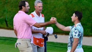 Scottie Scheffler, left, shakes hands with Viktor Hovland, right, of Norway, after finishing tied in the final round of the Travelers Championship golf tournament at TPC River Highlands, Sunday, June 28, 2026, in Cromwell, Conn. (AP Photo/Jessica Hill)