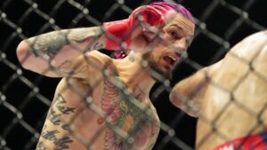 Sean O'Malley, left, fights Aiemann Zahabi during their bantamweight bout at UFC Freedom 250 on the South Lawn of the White House, Sunday, June 14, 2026, in Washington. (AP Photo/Alex Brandon)