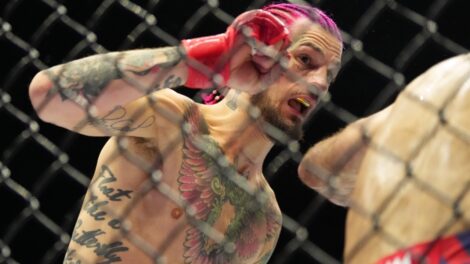 Sean-O'Malley,-left,-fights-Aiemann-Zahabi-during-their-bantamweight-bout-at-UFC-Freedom-250-on-the-South-Lawn-of-the-White-House,-Sunday,-June-14,-2026,-in-Washington
