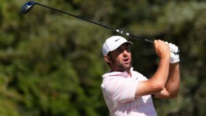 Scottie Scheffler watches his tee shot on the sixth hole during the final round of the U.S. Open golf tournament at Shinnecock Hills Golf Club in Southampton, N.Y., Sunday, June 21, 2026. (AP Photo/David J. Phillip)