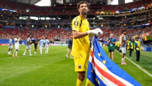 Cape Verde goalkeeper Vozinha celebrates as holds the flag of his country after the World Cup Group H soccer match between Spain and Cape Verde in Atlanta, Monday, June 15, 2026. (AP Photo/Mike Stewart)