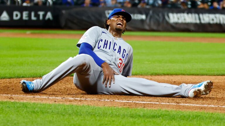 Chicago Cubs' pitcher Edward Cabrera (30) reacts after an injury during the fifth inning of a baseball game against the New York Mets , Tuesday, June 23, 2026, in New York. (AP Photo/Noah K. Murray)
