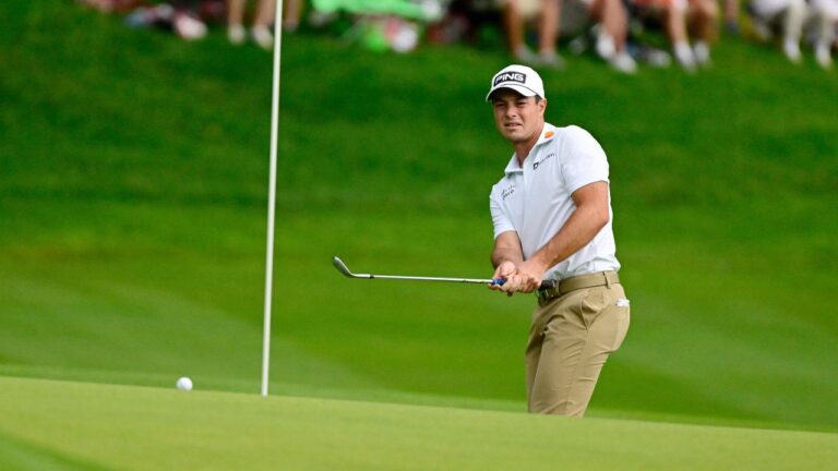 Viktor Hovland, of Norway, watches his shot land near the pin on the 15th green during the third round of the Travelers Championship golf tournament at TPC River Highlands, Saturday, June 27, 2026, in Cromwell, Conn. (AP Photo/Jessica Hill)