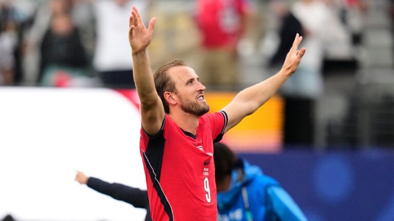 England's Harry Kane celebrates his team's victory over Panama in the World Cup Group L soccer match in East Rutherford, N.J., near New York, Saturday, June 27, 2026. (AP Photo/Frank Franklin II)