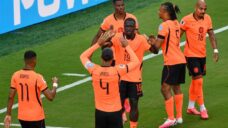 Brian Brobbey, Netherlands roll in the rain to beat Tunisia and top Group F