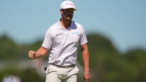 Wyndham Clark celebrates after a putt on the fourth hole during the final round of the U.S. Open golf tournament at Shinnecock Hills Golf Club in Southampton, N.Y., Sunday, June 21, 2026. (AP Photo/Gerald Herbert)