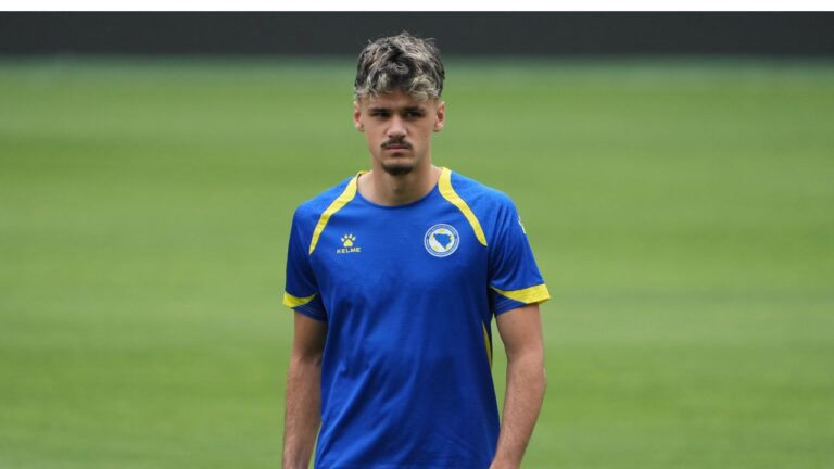 Bosnia's Kerim Alajbegovic pauses during a training session for the national soccer team Friday, June 5, 2026, in St. Louis, ahead of the World Cup soccer tournament. (Jeff Roberson/AP Photo)
