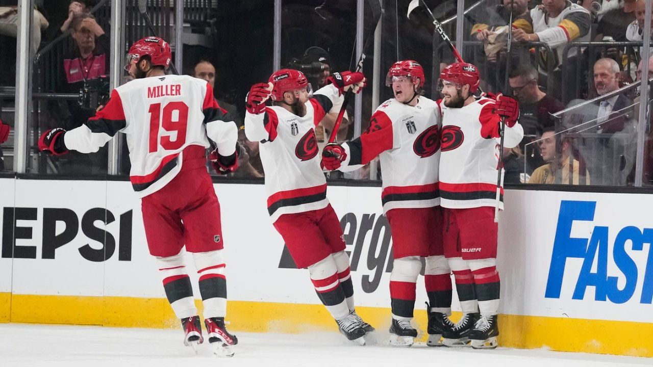 "Kids and the Hall"-kedjan blev Hurricanes nyckel till Stanley Cup