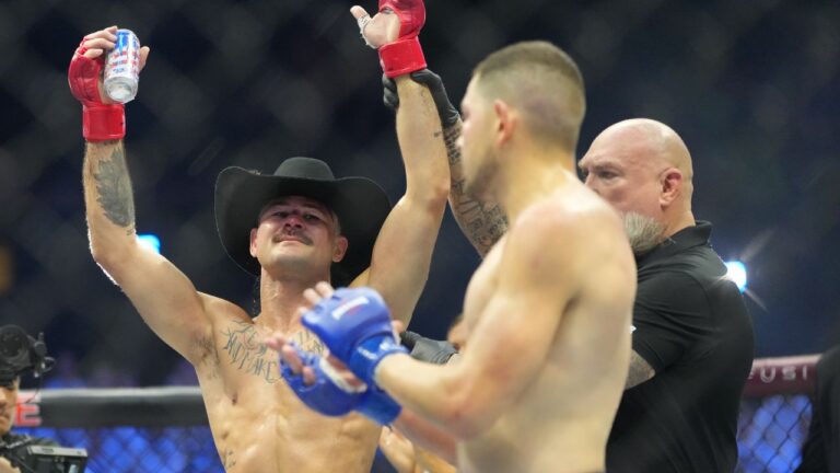 Diego Lopes, left, wins agains Steve Garcia in a featherweight bout during UFC Freedom 250 on the South Lawn of the White House, Sunday, June 14, 2026, in Washington, D.C. (Alex Brandon/AP)