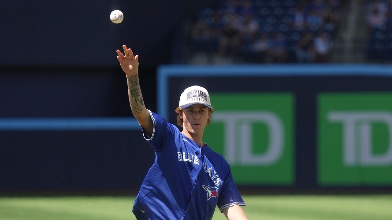Gavin McKenna kastade ut första kastet på Rogers Centre – missade målet