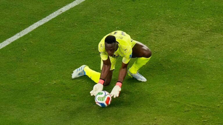 Senegal goalkeeper Edouard Mendy (16) catches a ball during the World Cup Group I soccer match between Norway and Senegal in East Rutherford, N.J., near New York, Monday, June 22, 2026. (Seth Wenig/AP)