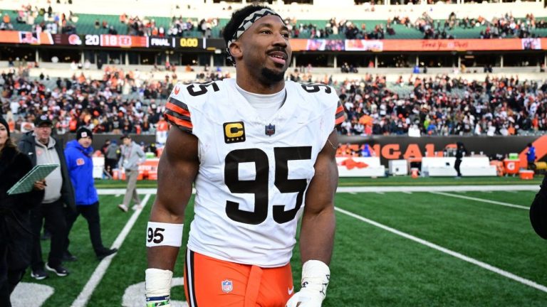 Cleveland Browns defensive end Myles Garrett celebrates with fans after an NFL football game against the Cincinnati Bengals in Cincinnati, Jan. 4, 2026. (David Dermer/AP)
