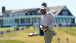 Scottie Scheffler watches his putt on the first hole during a practice round for the U.S. Open golf tournament at Shinnecock Hills Golf Club in Southampton, N.Y., Tuesday, June 16, 2026.(David J. Phillip/AP)