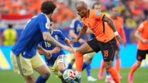 Netherlands' Donyell Malen, right, controls the ball during a World Cup Group F soccer match against Sweden in Houston, Saturday, June 20, 2026. (Eric Gay/AP)