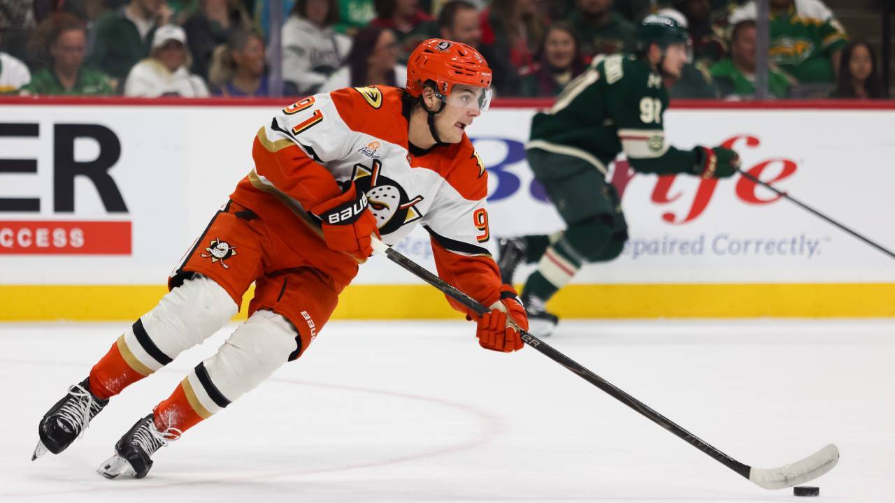 Leo Carlsson stannar i Anaheim efter offer sheet-drama: "Alltid velat vara en Duck"