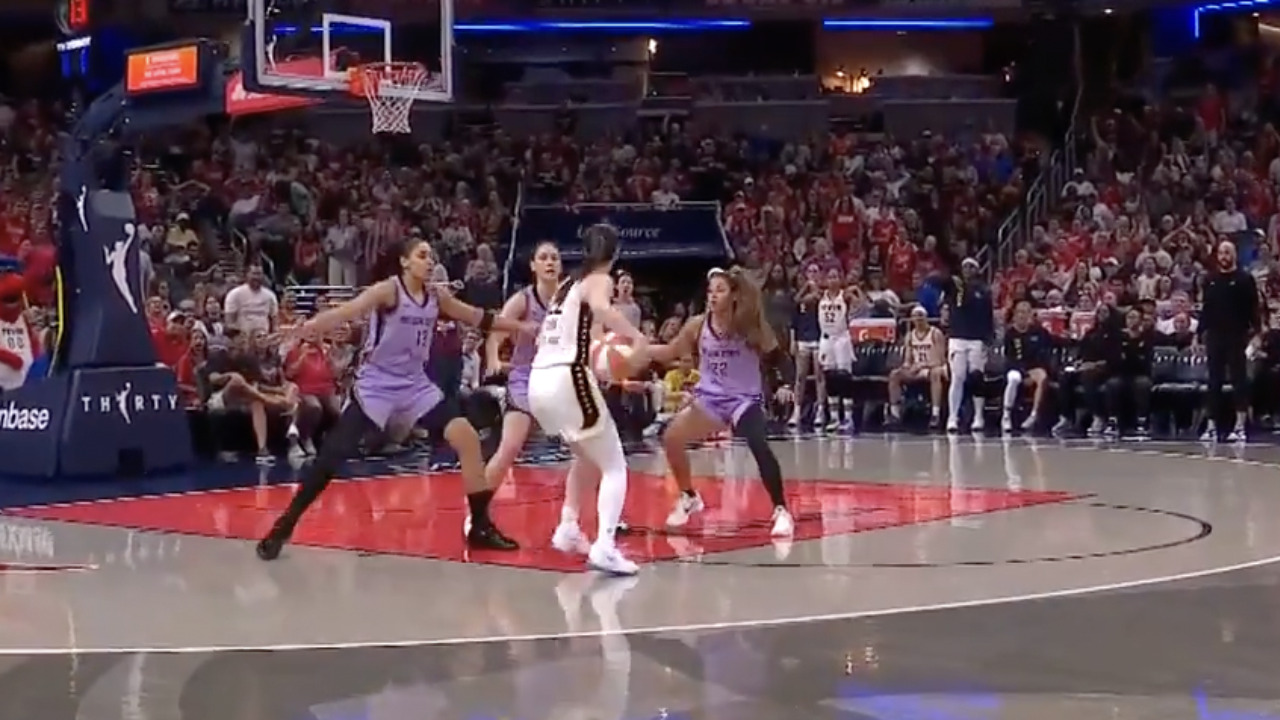 Fever’s Clark dishes perfect spin pass to Boston for three