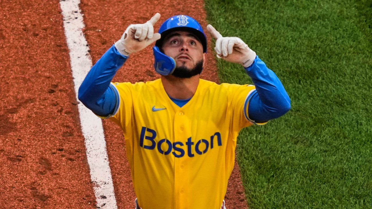 Red Sox’s Abreu smashes two home runs in second straight game